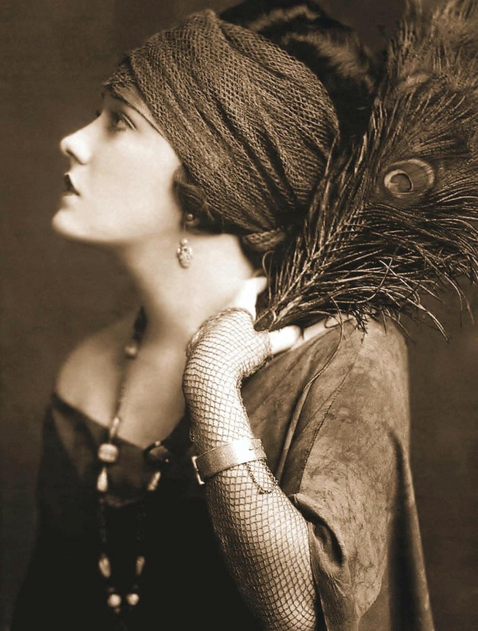 Alfred Cheney Johnston - Gloria Swanson Peacock Feather (1924) - 17" x 22" Print