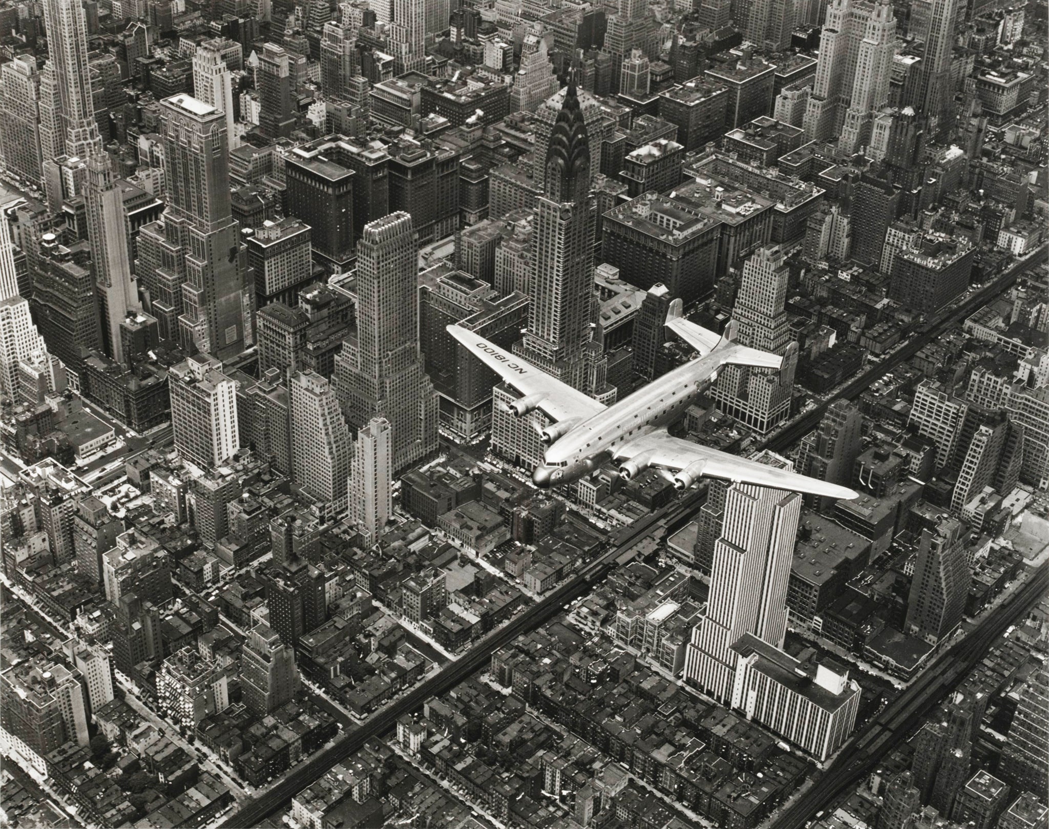 Margaret Bourke-White - DC-4 Flying Over New York City (1939) - 17"x22" Art Print