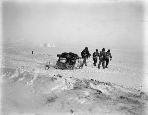 Herbert Ponting - Terra Nova Antarctic Expedition Sledgling Party (1912) - 17"x22" Fine Art Print