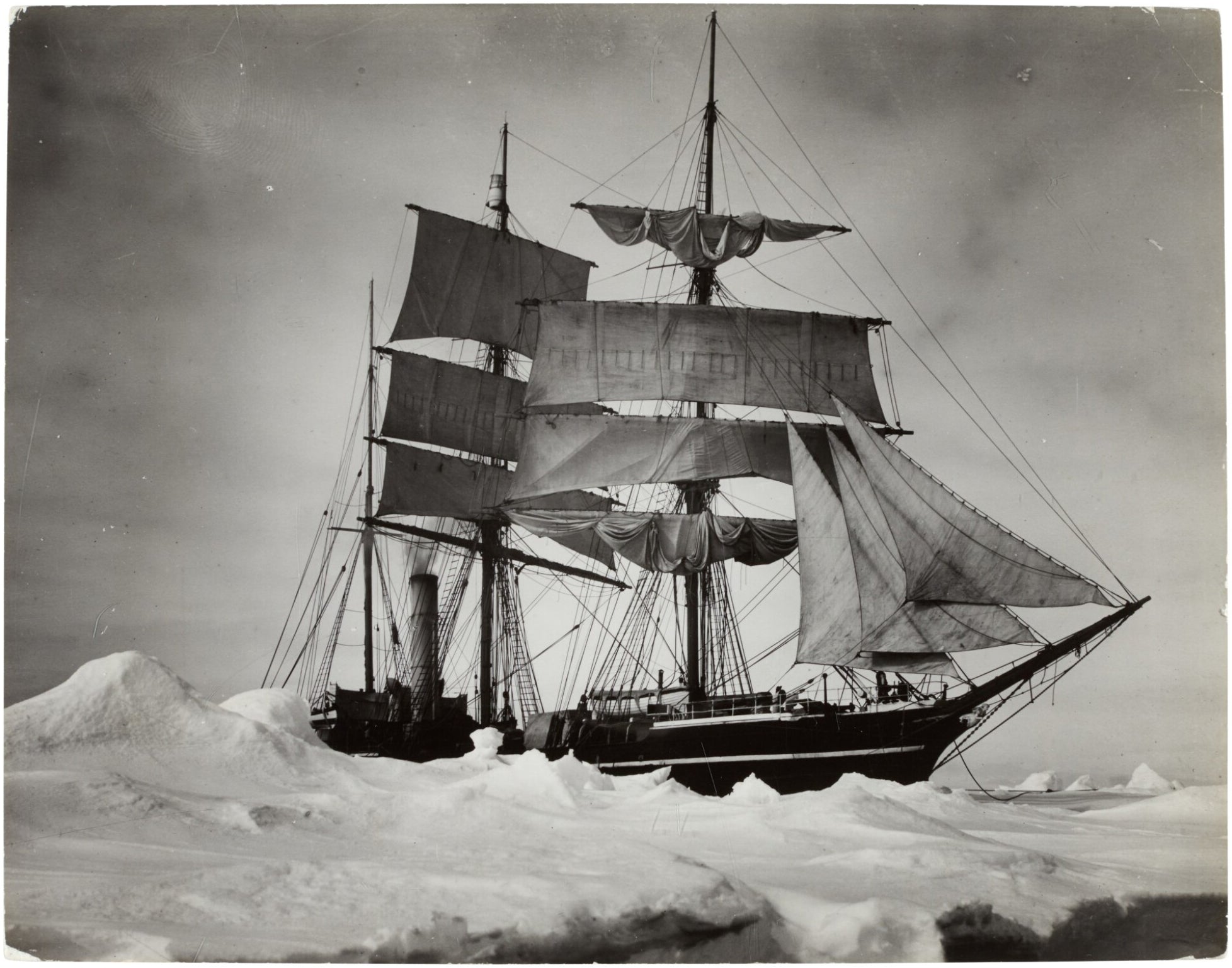 Herbert Ponting - Terra Nova Expedition Antarctica (1910) - 17" x 22" Art Print